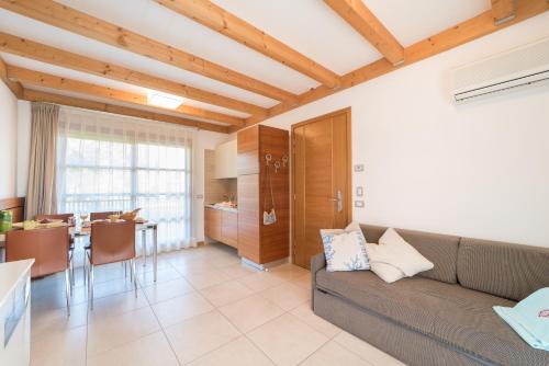 2 twin beds, 1 sofa bed