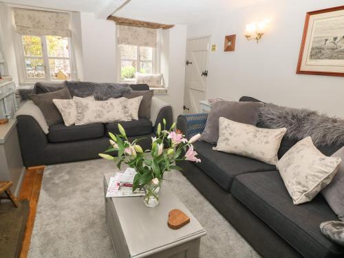 Grange Cottage Hope Valley - main image