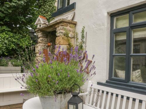 Grange Cottage Hope Valley - image 10