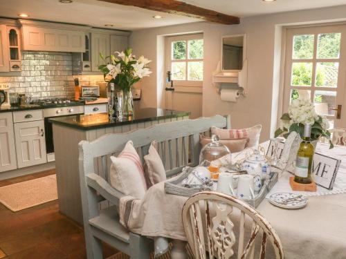 Grange Cottage Hope Valley - image 11