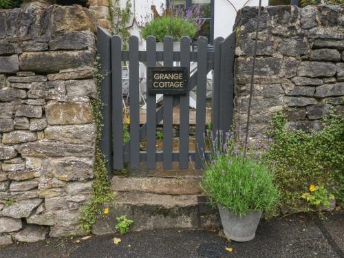 Grange Cottage Hope Valley - image 12