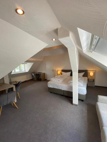 2 bedrooms, 4 beds