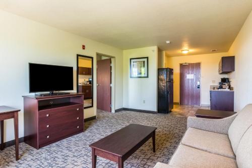 Cobblestone Hotel & Suites - Erie