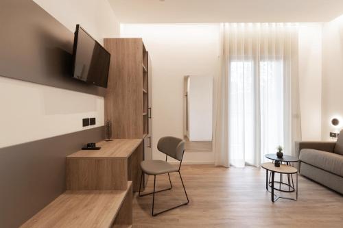 Renzo Hotel Room Type - Deluxe Junior Suite