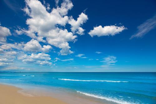  Palm Beach, 2 dormitorios, playa 50m, by Bookindenia in Denia