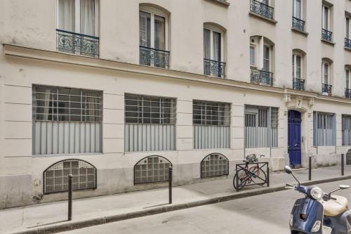 170 Suite ANGOULEME large Duplex style APT with1 BDR Paris Central