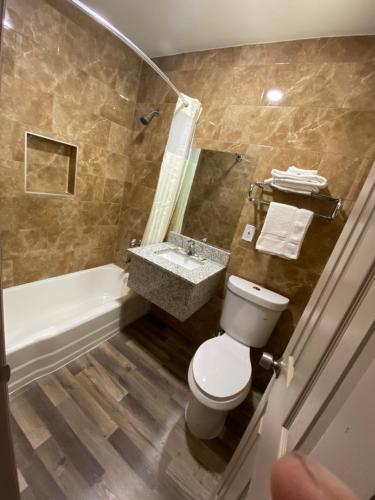 Red Carpet Inn Daytona Beach - 화장실