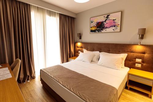 Sea View Hotel – Himarë, CA