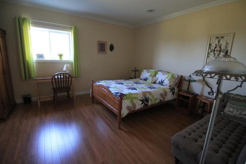 Queen Room with Garden View