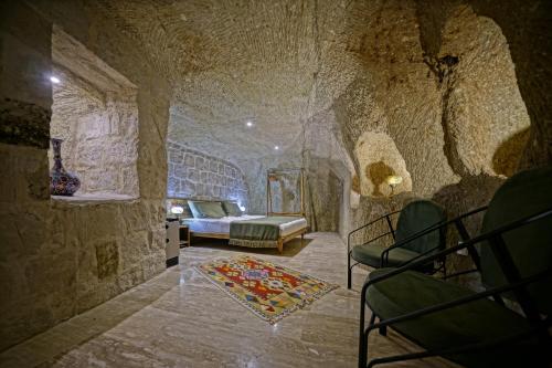 Vigneron Cave Hotel