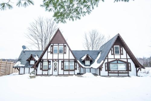 East Twins Lake House - main image