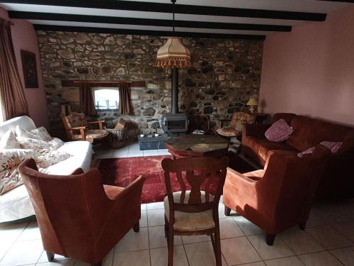 Blissful Holiday Home in Chapelle Neuve with Swimming Pool gîte à louer Pont-Melvez