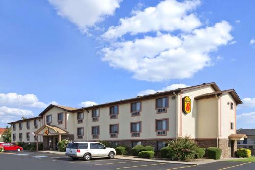 Super 8 by Wyndham Russellville in Russellville, USA