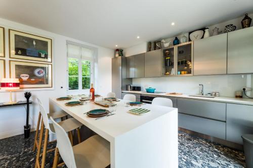 LES ECURIES KEYWEEK villa with swimming pool in wooded park Biarritz - image 3