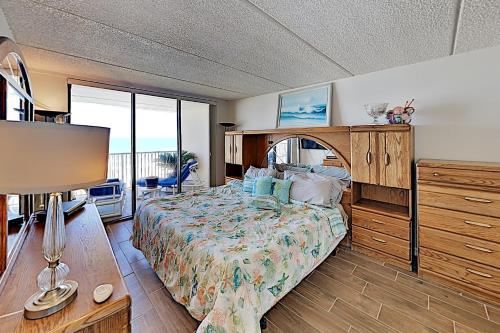 Picture-Perfect Gulf Views Pools Tennis & Sauna condo - image 9