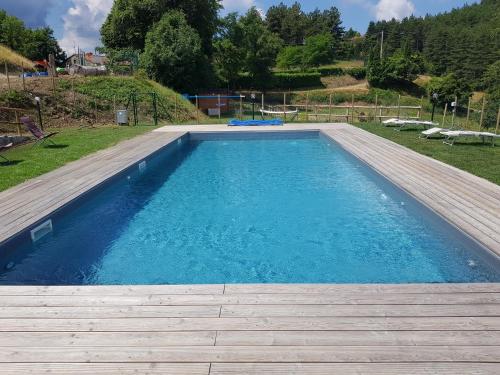 Басейн, Agriturismo Podere Omomorto in Пратовеккьо