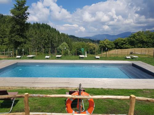 Басейн, Agriturismo Podere Omomorto in Пратовеккьо