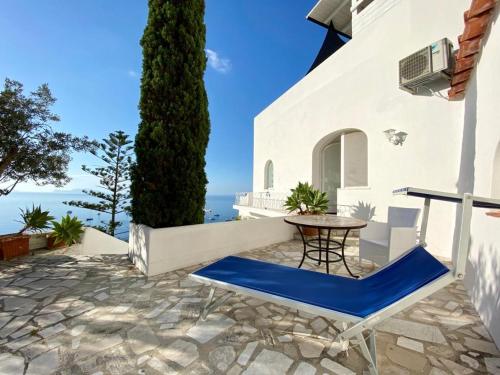 Single Room with Terrace and Sea View image 4