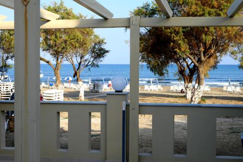 Jannos Beach hotel 5