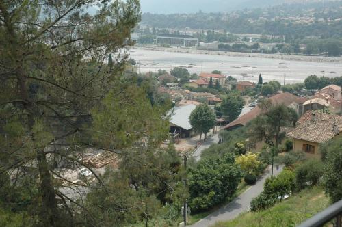 La vigne sous les pins - Location saisonnière - Castagniers