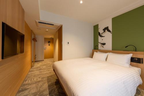 Queen Room image 10