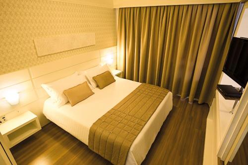 Swan Porto Alegre Swan Tower Porto Alegre is conveniently located in the popular Porto Alegre City Center area. The hotel offers a high standard of service and amenities to suit the individual needs of all travelers. 2