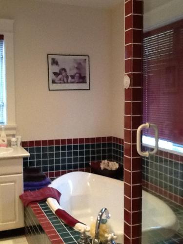 Wisteria Honeymoon Cottage in ซูเก (บริติช โคลัมเบีย)