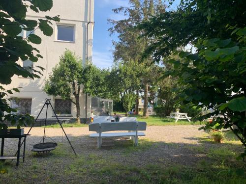 Pokoje i apartamenty Ula z pięknym ogrodem i śniadaniami - image 3
