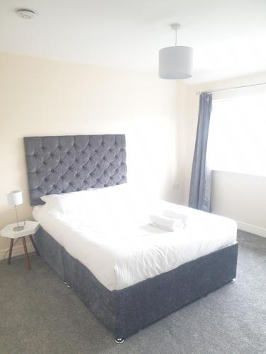 Be More Homely - Ell - An Entire North Birmingham stylish 3 Bedroom house x2 SKing Beds FREE PARKING & WIFI - image 6