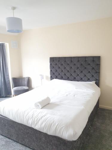 Be More Homely - Ell - An Entire North Birmingham stylish 3 Bedroom house x2 SKing Beds FREE PARKING & WIFI - image 5
