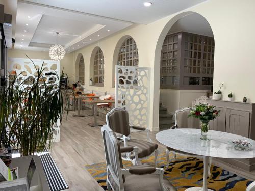Hotel Biney - main image