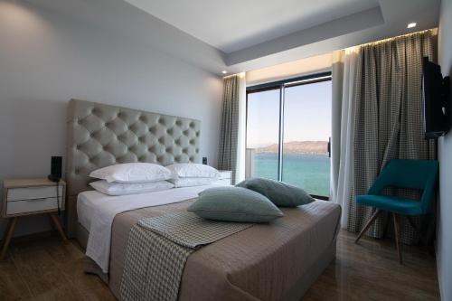 1 queen bed, 1 sofa bed