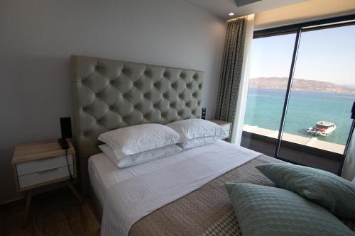 1 queen bed, 1 sofa bed