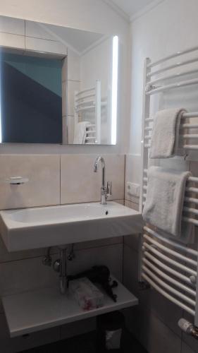 بيت شباب هوسب بيت شباب هوسب