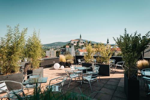 Terrazzo/balcone, Boutique HOTEL11 (with ROOFTOP SPA) in Nitra