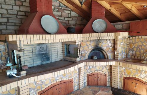 Létesítmények, Balcony on Trichonida Lake in Kato Achaia