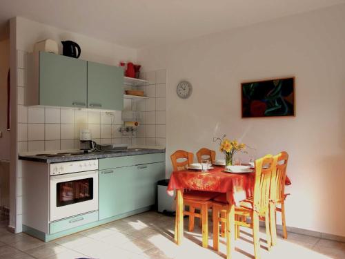 Ferienwohnung Putbus 424m von Alt Güstelitz entfernt