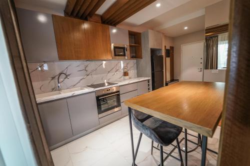 Haris Luxury Apartment no.4, Тирана (фото 11)