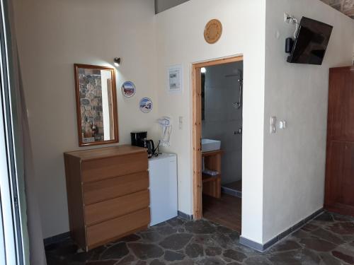 Ela Mesa - image 3