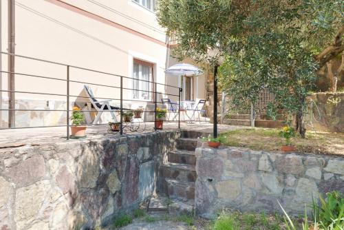 Splendido appartamento con giardino e 3 posti auto - image 10