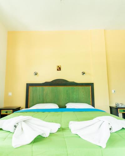 2 twin beds