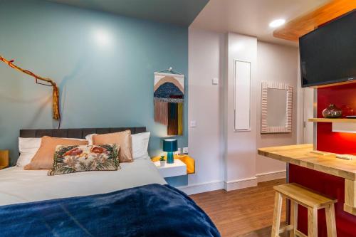 Romantic Getaway Studio Pods close to City Centre with FREE WIFI