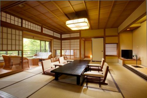 Japanese-Style Deluxe Suite