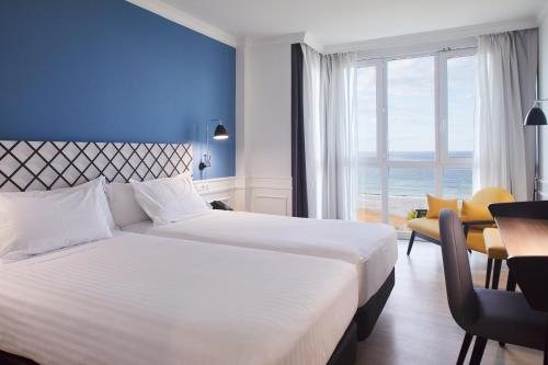 Standard Twin Room with Sea View