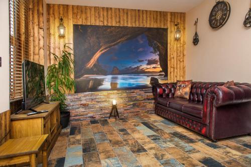 Deluxe Pirate's Cove Themed Apartment, St Austell, Cornwall