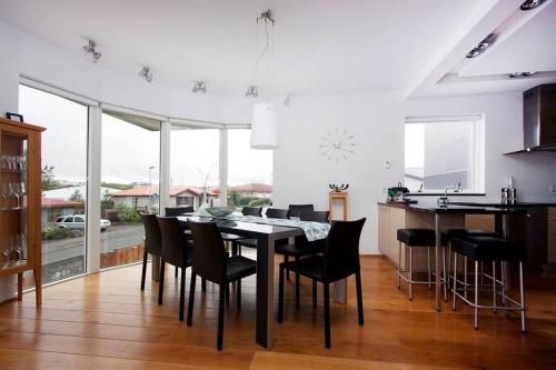 Sunny and Spacious Luxury House in 林德賽爾