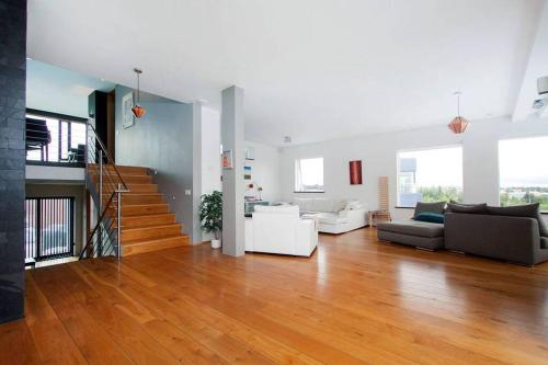 Sunny and Spacious Luxury House in 林德賽爾