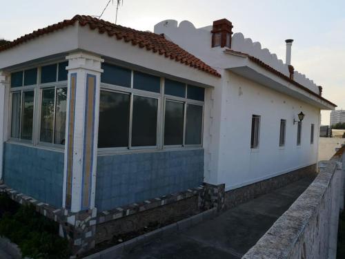  Chalet con parcela privada a 100m de la playa y a 20 de Valencia in Sueca