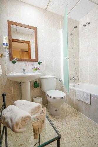 Hotel Colón - image 11