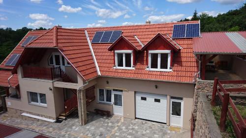 Viesnīcas āriene, Bé-La 2 Vendégház (Be-La 2 Vendeghaz) in Szomolya